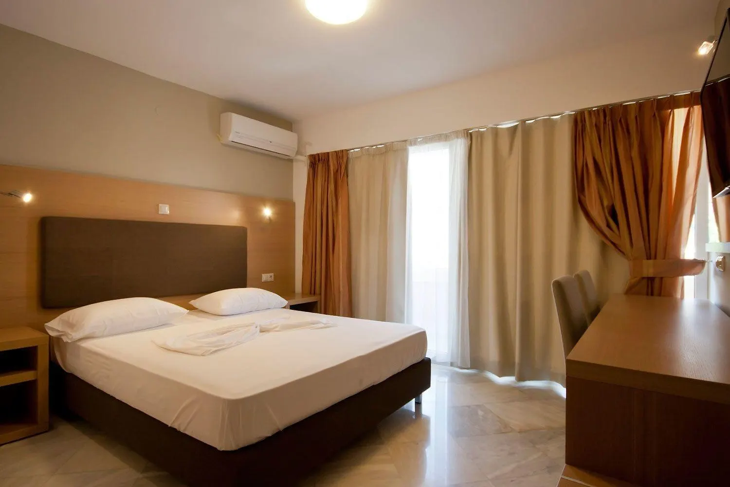 Liberty Hotel Rethymno 3*,